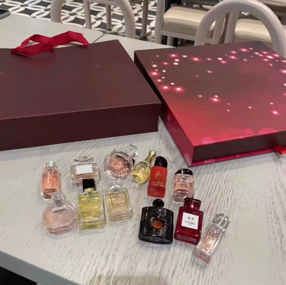 Fragrance Favorites Discovery Gift Set for Her – 12 Mini Perfume Samples