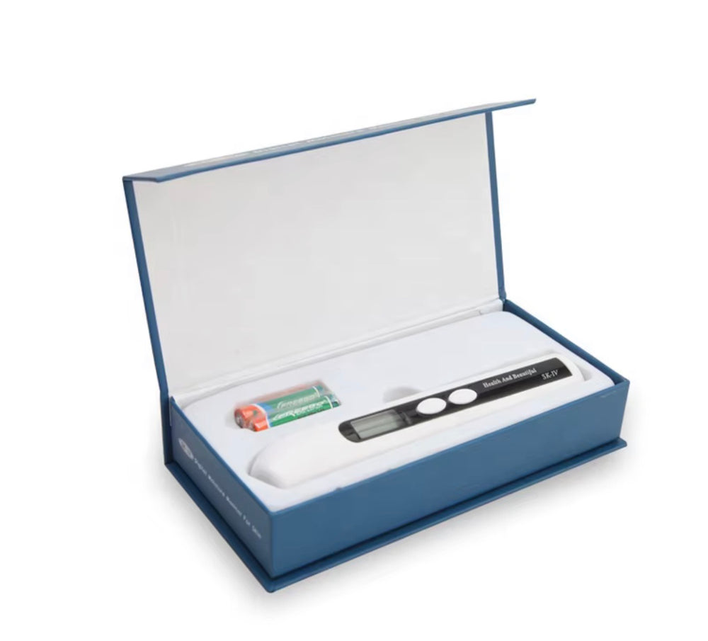 Digital skin moisture analyzer in presentation box with battery