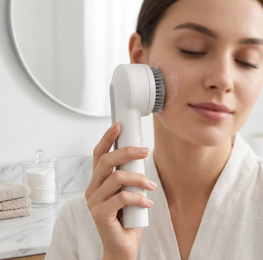 Facial cleansing brush cleansing cheek